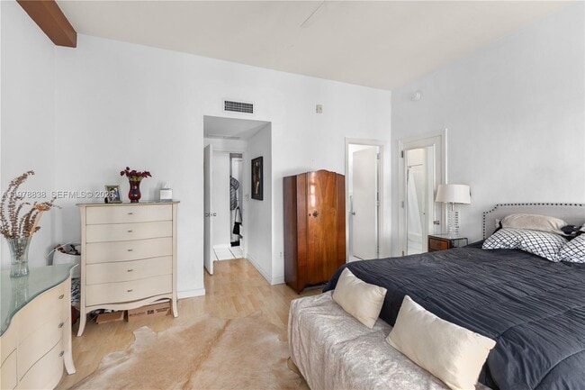 Building Photo - 2421 Lake Pancoast Dr