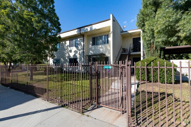 11813 Runnymede St - Heatherdale