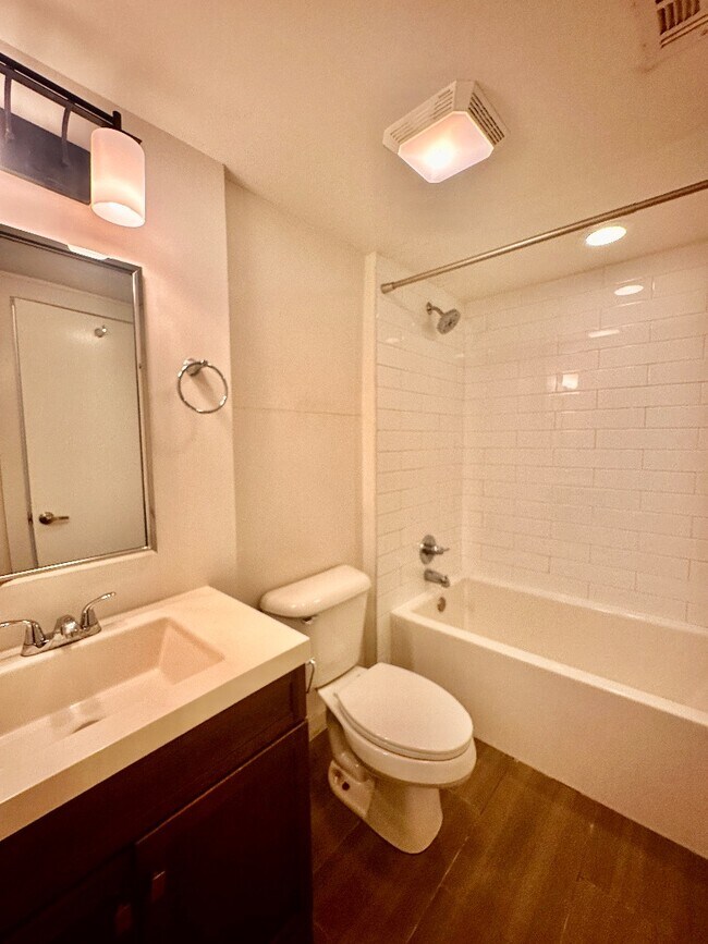 Building Photo - Spacious 1-Bed, 1.5-Bath with In-Unit Laundry + Off-Street Parking in the Heart of New Orleans
