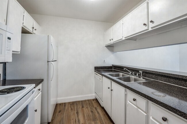 Building Photo - 2200 E Trinity Mls Rd