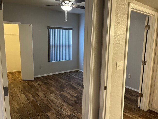 Building Photo - Stunning, fully-remodeled 1 bedroom at Tus...