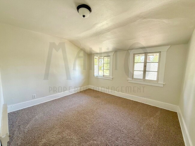 Building Photo - Garland Triplex