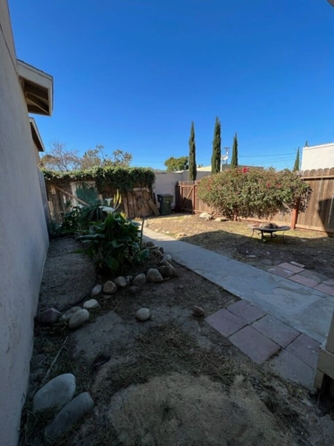 Building Photo - "Cute GARDEN Studio" Cottage in Ventura