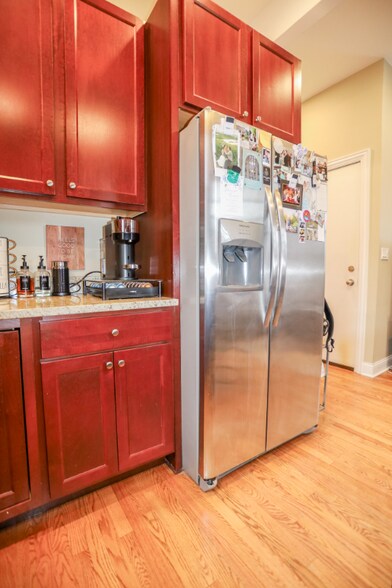 Building Photo - 1357 W Barry Ave