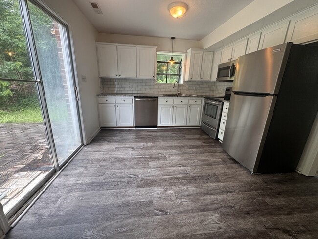 Building Photo - 542 Leesville Rd