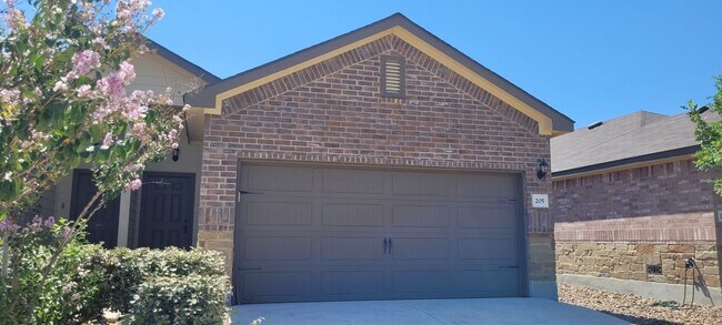 Building Photo - 3/2 in New Braunfels