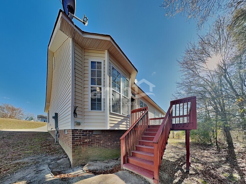 Building Photo - 702 Landing View Dr