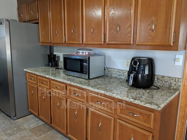 Building Photo - 1401 Bragg Rd