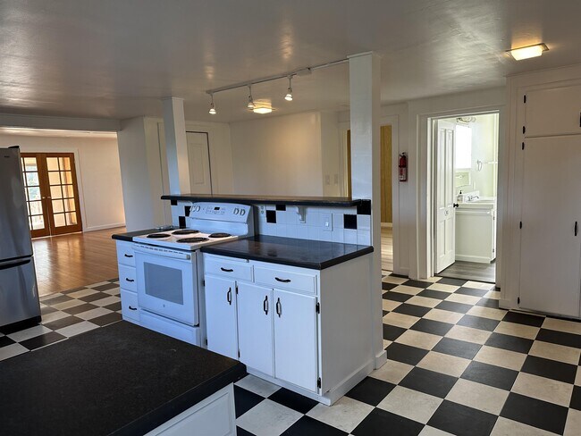 Building Photo - 38 4th St S