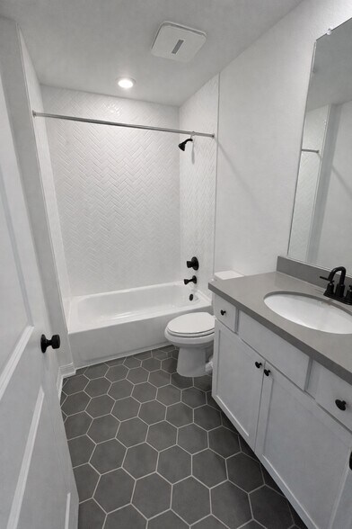 Upstairs bathroom 2. - 517 Moonlit Stream Pass