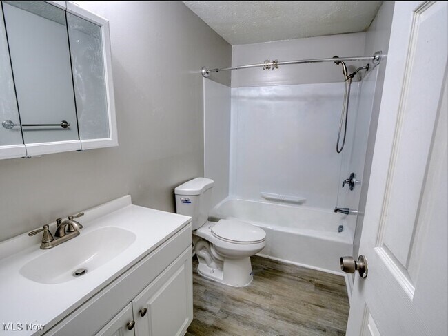 Building Photo - 4383 Inner Cir Dr