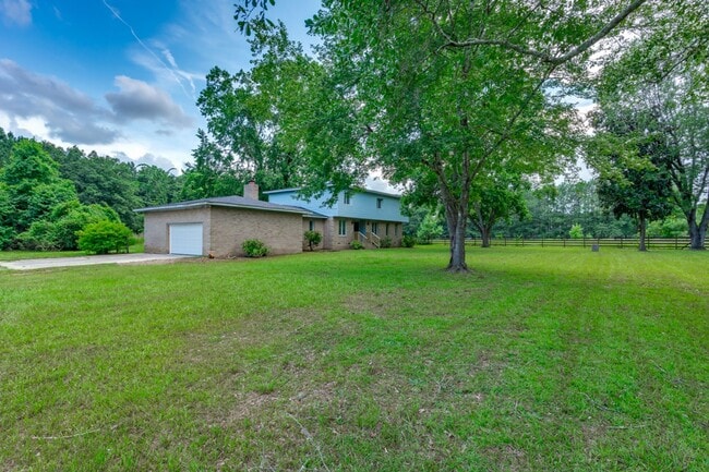 Building Photo - 400 Derby Ln