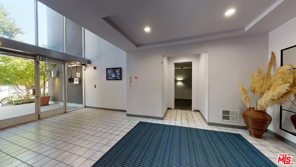 Building Photo - 5151 Balboa Blvd