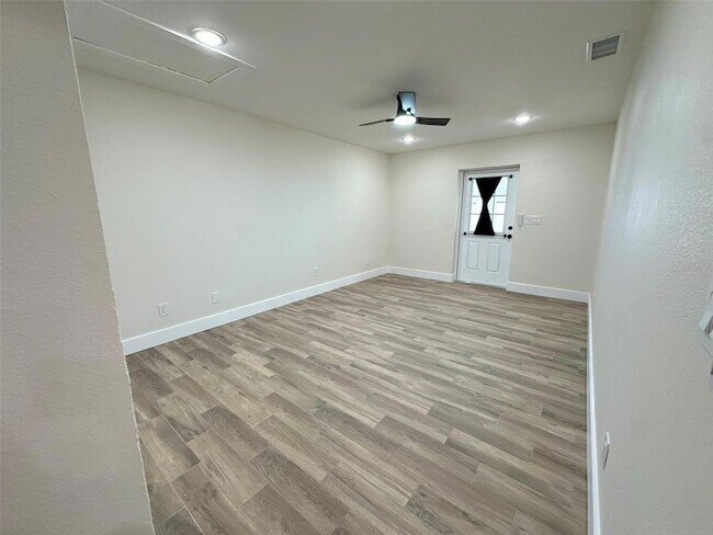Building Photo - 6013 Fortune Pl