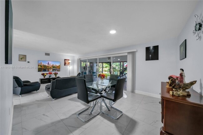 Building Photo - 246 SE 44th St