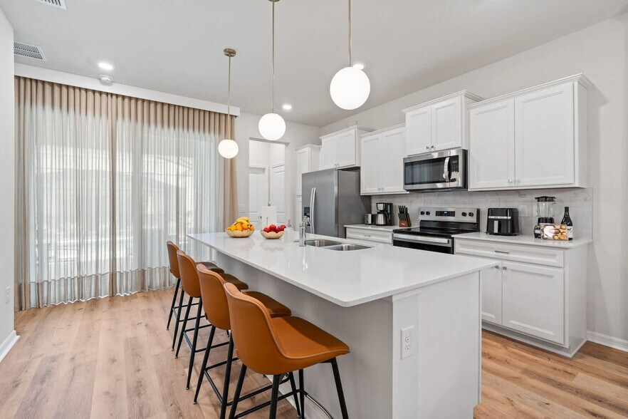 Building Photo - 15996 Cape Coral Lp