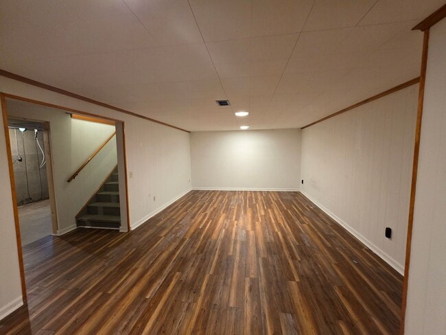 Building Photo - Three Bedroom Home in Battle Creek