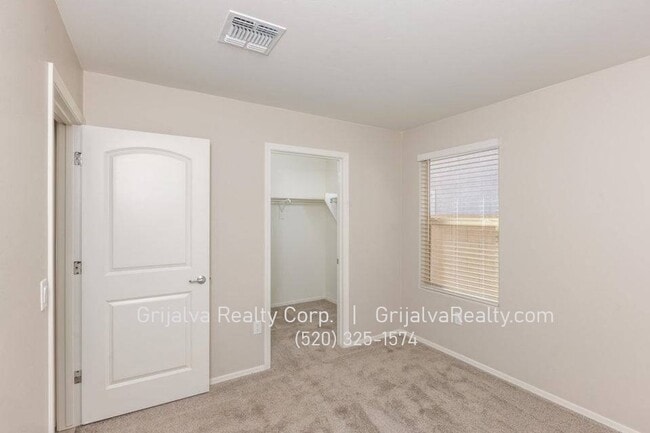 Building Photo - 8749 E Pebble Stone Ln