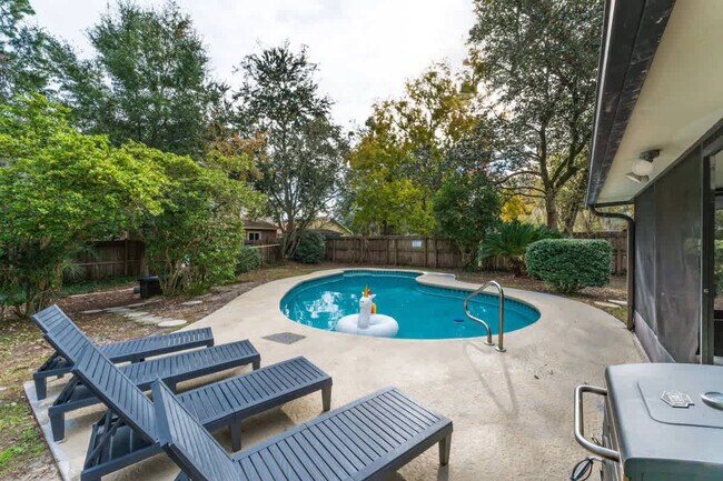 Building Photo - 10383 Chatwood Ct