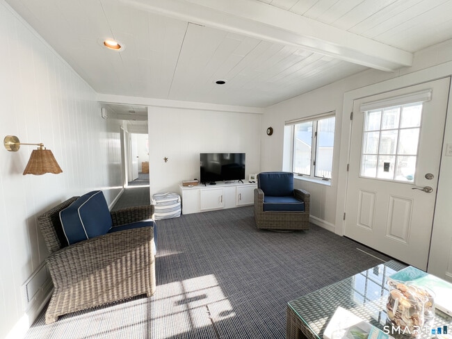 Building Photo - 54 Milesfield Ave