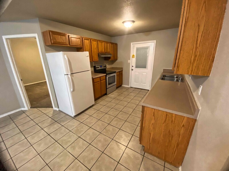 Building Photo - 327 S Water Ln