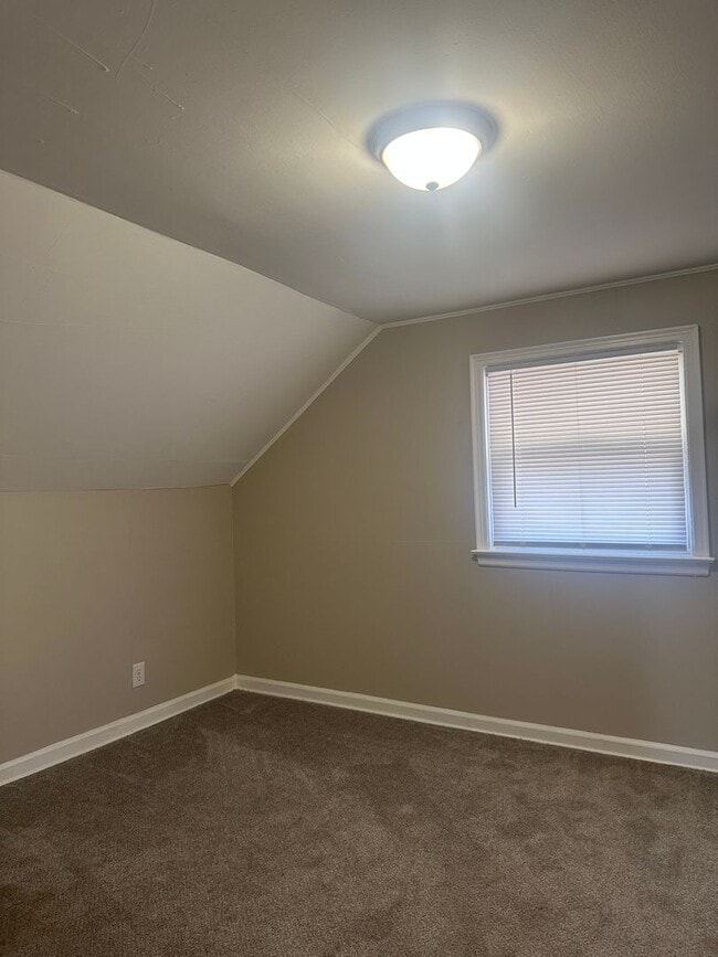 Building Photo - 4 Bedroom 3 Full Bathroom Home for Rent in...