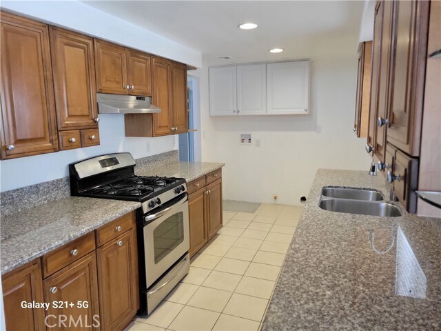 Building Photo - 937 N Iroquois Ave
