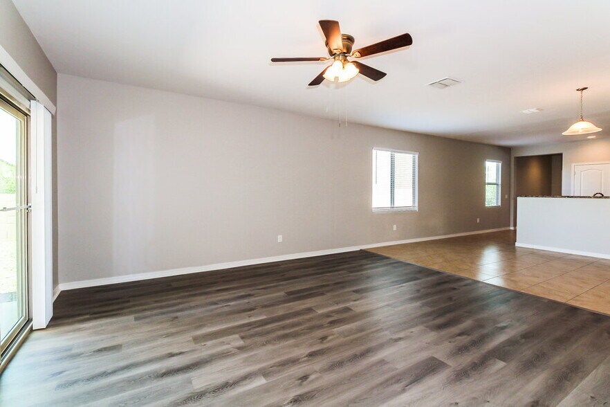 Building Photo - 8231 W Razorbill Dr