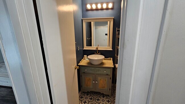 Building Photo - Grdyn House