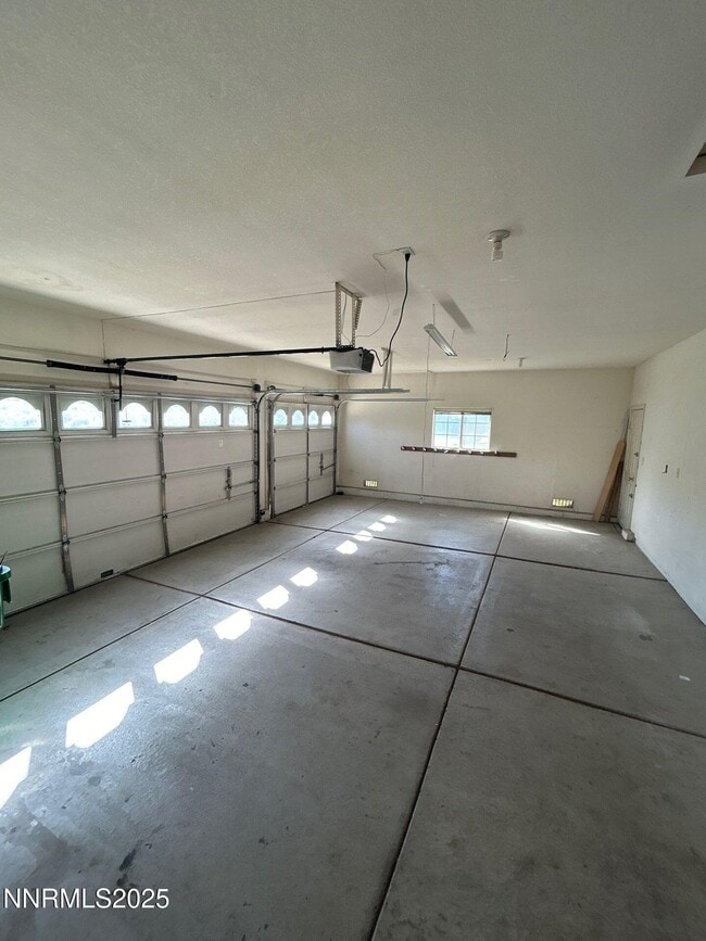 Building Photo - 4835 Canyon Run Dr