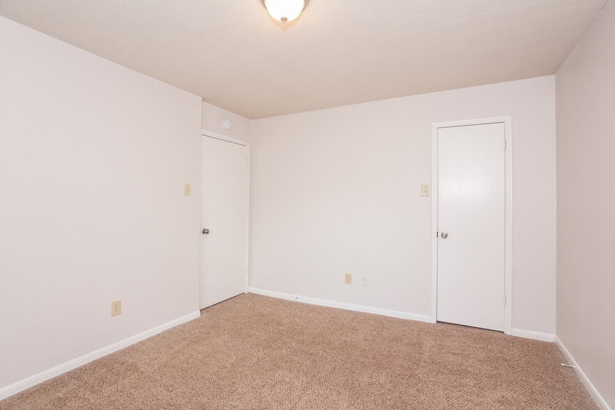 Building Photo - 8234 Worthington Dr