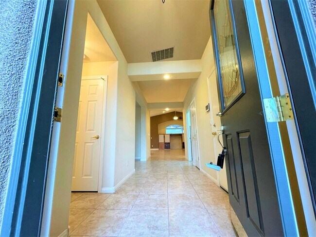 Building Photo - Vaulted Ceiling single-story home in a gat...