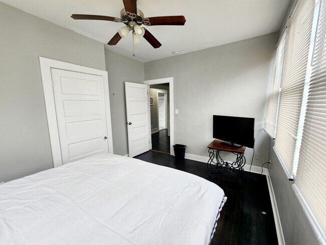 Building Photo - 4100 S Tonti St