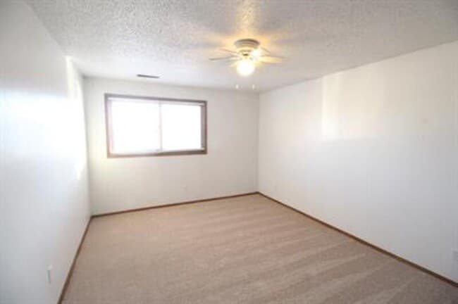 Building Photo - 481 Lindale Dr