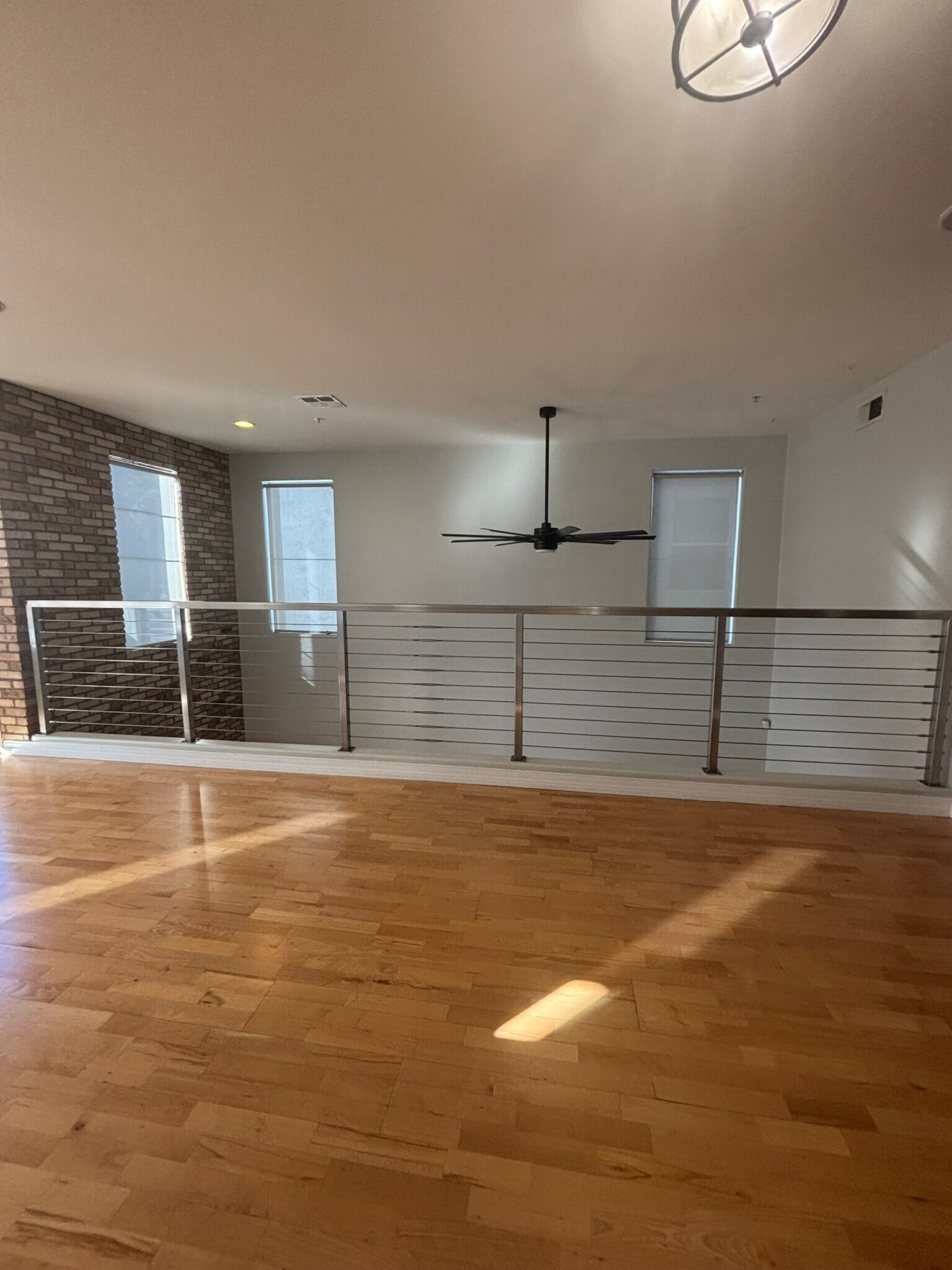 Building Photo - 615 E Portland St