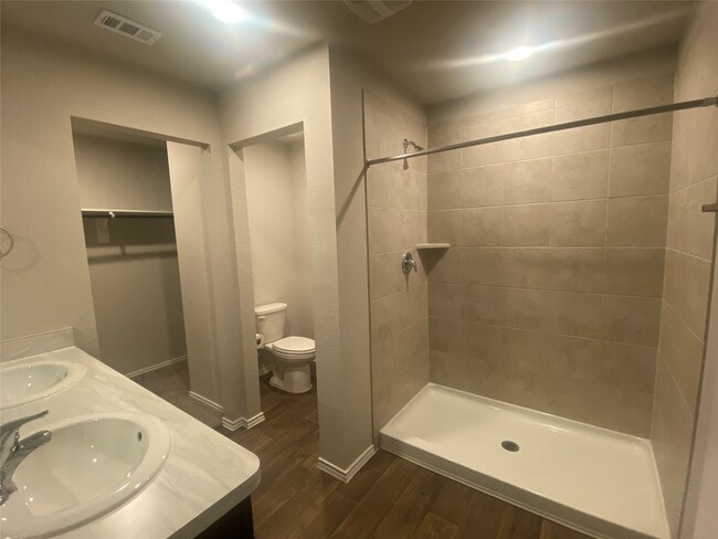 Building Photo - 16937 Rich Pines Dr