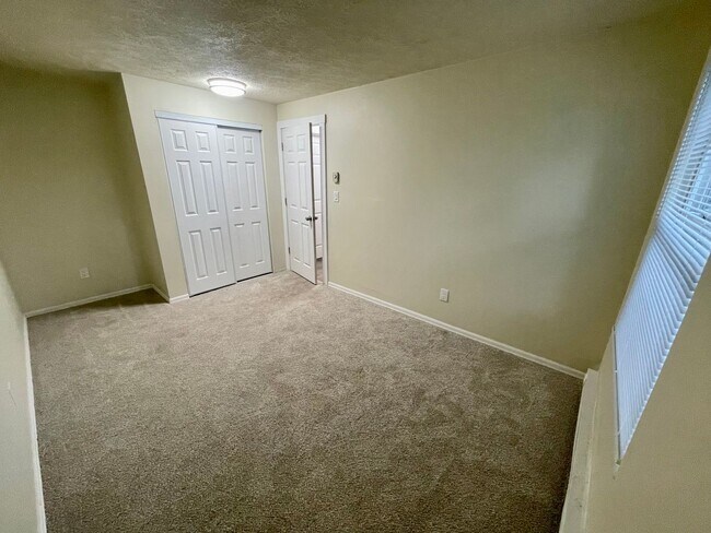 Building Photo - Ralph Duplex