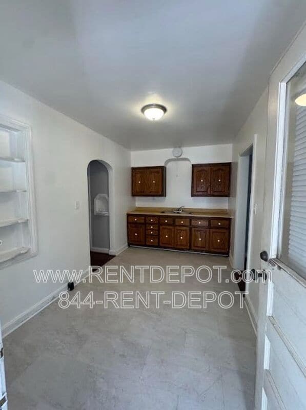 Building Photo - 1803 N Heidelbach Ave