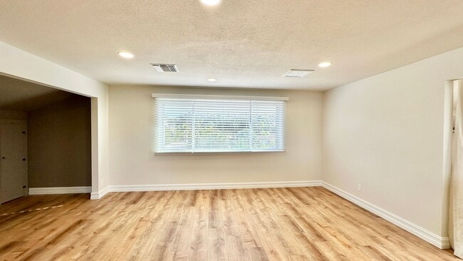 Building Photo - Beautiful Updated Studio Layout Guest Home Unit located on Private Country Property in Fallbrook!