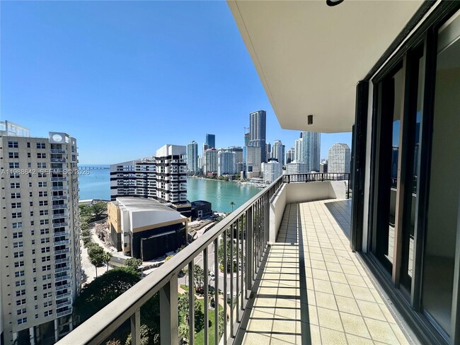 Building Photo - 520 Brickell Key Dr