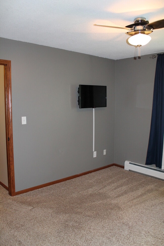 Building Photo - Avail Nov 1st!! SW Rochester 3 bedroom 2 b...