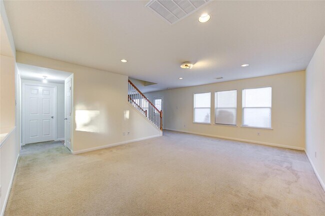 Building Photo - 15326 Mission Oak Dr