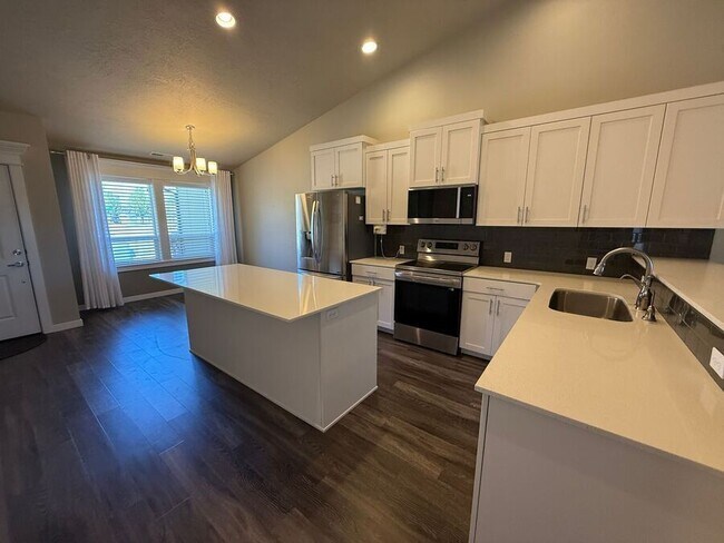 Building Photo - 2839 E Apricot Dr