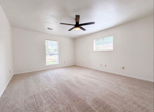 Building Photo - 6623 Vialinda Dr