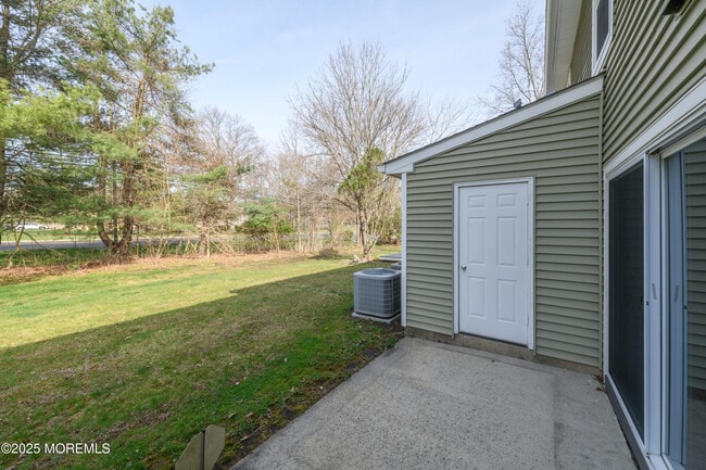 Building Photo - 83 Oak Ln