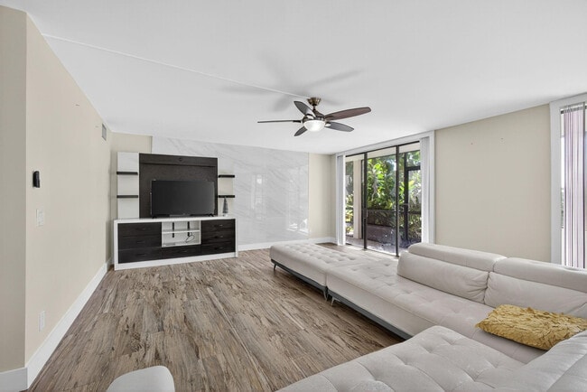 Building Photo - 4770 Fountains Dr S