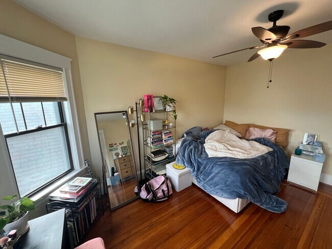 Building Photo - 9/1 Renovated 4BR/2BA with laundry in unit, AC near Porter/Harvard!