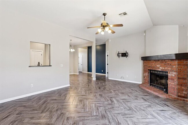 Building Photo - 824 Hunter Pl