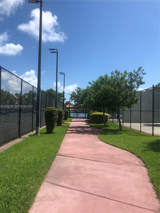 Building Photo - 265 Palm Ave