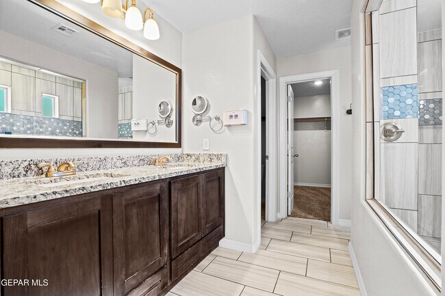 Building Photo - 585 Issa Circle